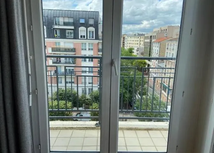Beau Studio Avec Vue Sur Paris